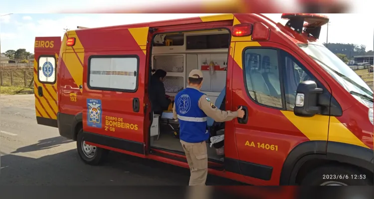 Acidente na Carlos Cavalcanti deixou estudante ferido