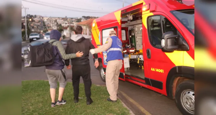 Batida em cruzamento deixou motociclista ferido