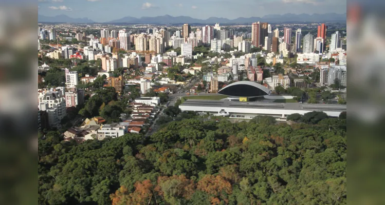 Crescimento da população paranaense foi de 9,56% no período, maior do que o aumento em termos nacionais.