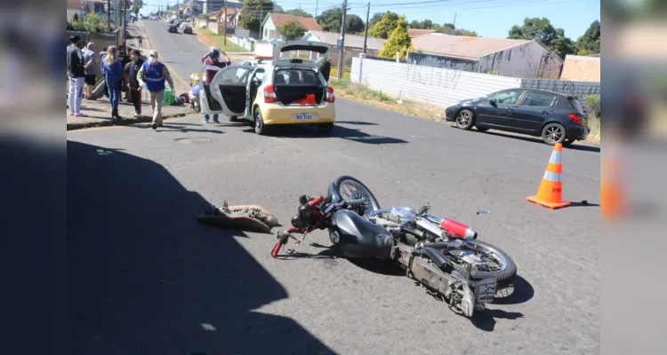 Rapaz fugia da PM quando atingiu a traseira de um automóvel