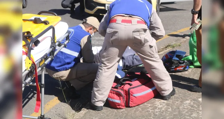 Rapaz fugia da PM quando atingiu a traseira de um automóvel