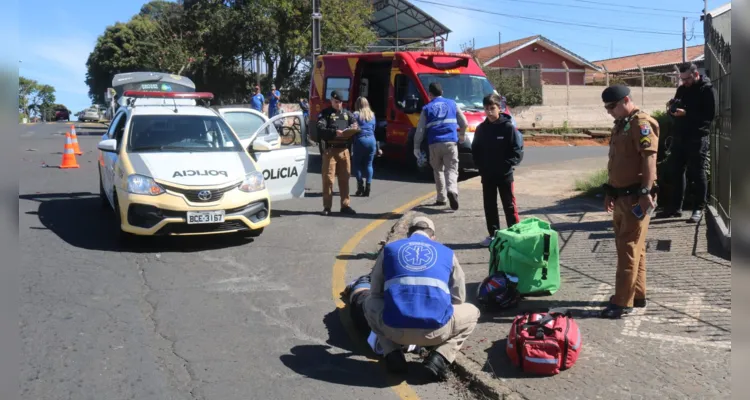 Rapaz fugia da PM quando atingiu a traseira de um automóvel