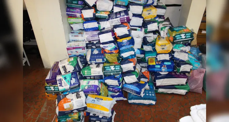Ao longo do trajeto, totalizaram 261 toalhas, 217 mantas, 271 pacotes de fraldas geriátricas e 76 quilos de alimentos