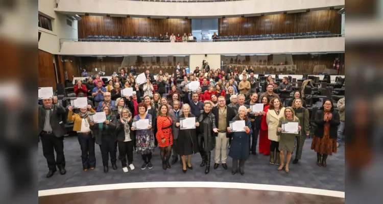 Homenagem aconteceu na sessão realizada na última quarta-feira (14)