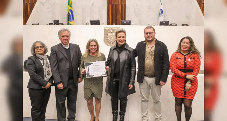 Homenagem aconteceu na sessão realizada na última quarta-feira (14)