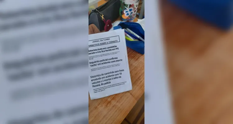 Após confeccionarem o jornal, os alunos apresentaram informações sobre o Maio Amarelo nas demais turmas da escola 