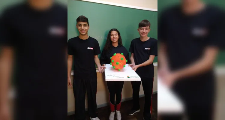 Os alunos elaboraram maquestes, fizeram trabalhos teóricos e realizaram apresentações envolvendo os modelos atômicos