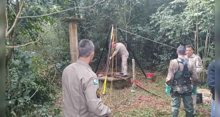 Bombeiros realizam buscas em poço abandonado no Distrito de Itaiacoca