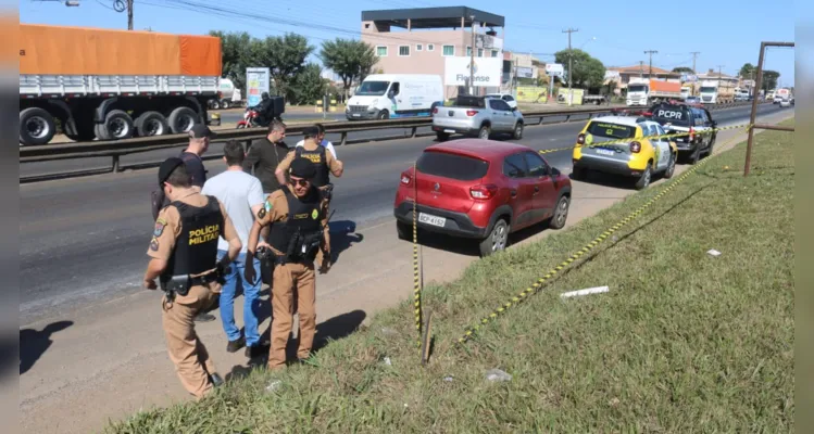 Carro foi localizado às margens da PR-151, próximo à trincheira do Jardim Los Angeles