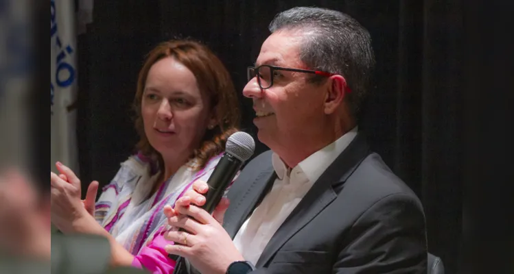 Lançamento de 'Poesia Reunida' na Estação Arte 