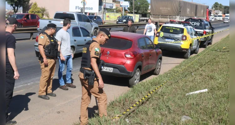 Carro foi localizado às margens da PR-151, próximo à trincheira do Jardim Los Angeles