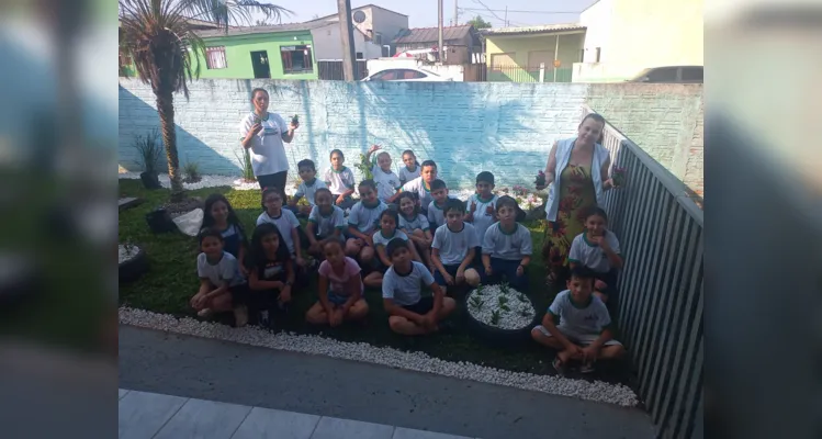 Educandos contribuíram para deixar instituição de ensino ainda mais bela