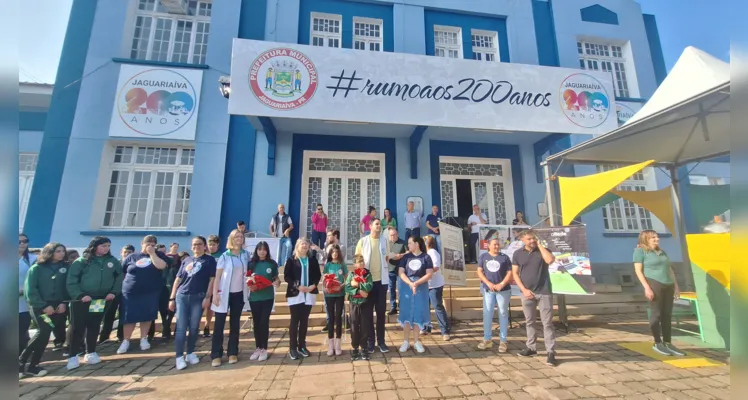 Cerimônia teve momento cívico com hinos, apresentações de escola e Cmei, encerrando com premiação do Vamos Ler