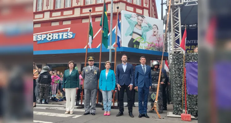Desfile da Independência em Ponta Grossa começou por volta das 10 horas, desta quinta-feira (07)