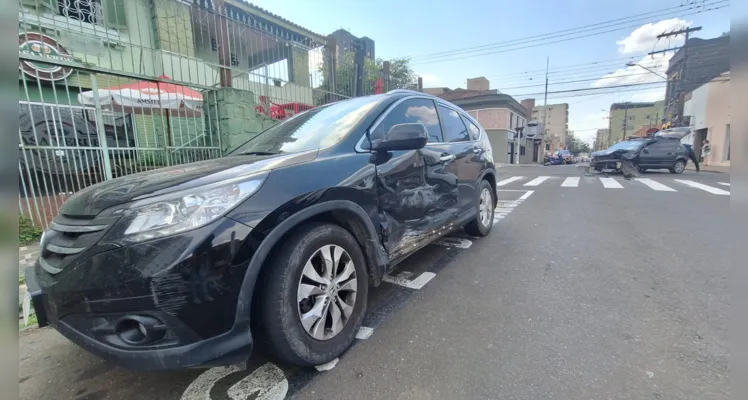 Dois veículos se envolveram no acidente de trânsito.