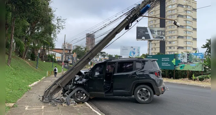 Acidente aconteceu na manhã desta quarta-feira (16), em Ponta Grossa.