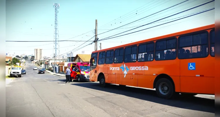 Situação aconteceu dentro de um ônibus do transporte coletivo.