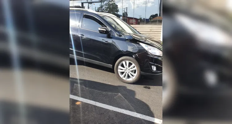 Veículo capota após acidente na região central de Ponta Grossa