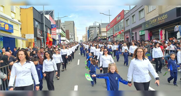 Segundo estimativas da organização, cerca de  2,5 mil passaram pela Rua Balduíno Taques e Avenida Vicente Machado