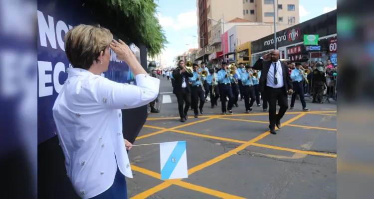 Mais de 25 mil pessoas celebram desfile dos 200 anos de PG