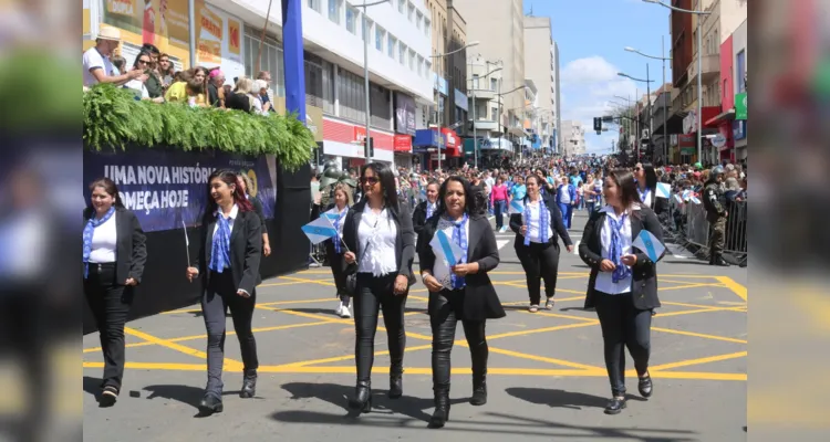 Mais de 25 mil pessoas celebram desfile dos 200 anos de PG