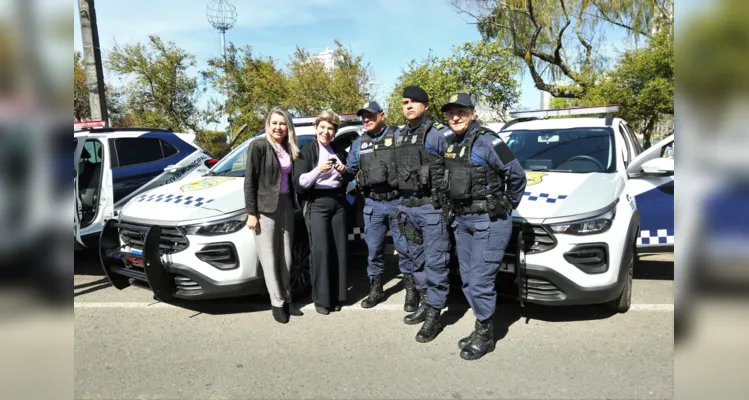 A entrega foi acompanhada pela prefeita Elizabeth Schmidt, a secretária de Cidadania e Segurança Pública, Tânia Sviercoski, e representantes do Gabinete de Gestão Integrada Municipal