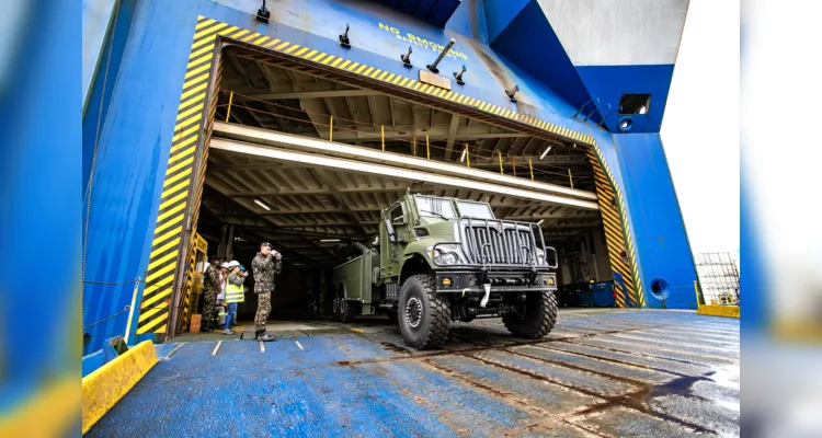 Viaturas blindadas do Exército fabricadas nos EUA chegam ao PR