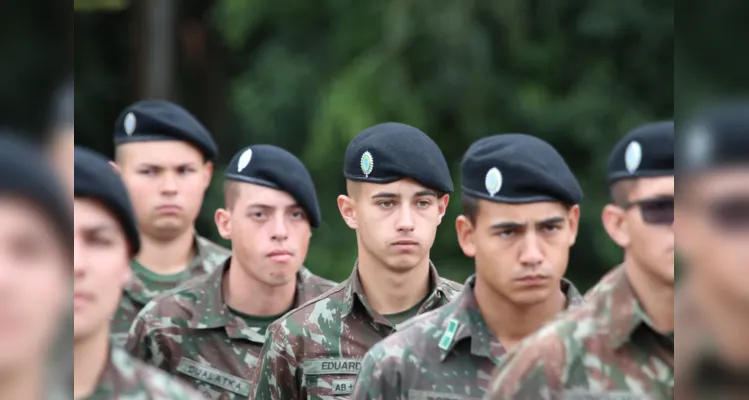 Soldados durante a celebração no 3º Regimento de Carros de Combate.