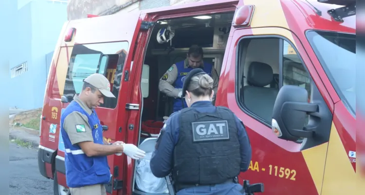 Equipe do Corpo de Bombeiros também foi acionada para o caso.