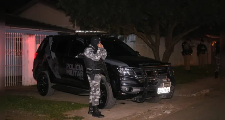 Equipe do Pelotão de Choque isolou a área do homicídio.