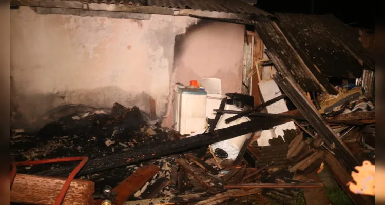 Homem de 59 anos morre após incêndio no Jardim Amália em PG