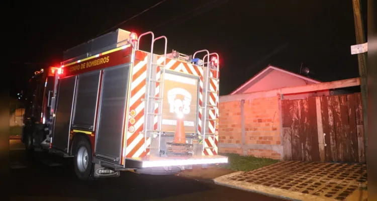 Bombeiros foram acionados na noite desta quarta-feira (13).