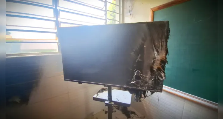 Curto-circuito em televisão teria começado o incêndio.