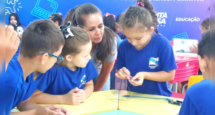 Os laboratórios  contemplam 540 computadores, materiais de robótica educacional e metodologia própria de ensino