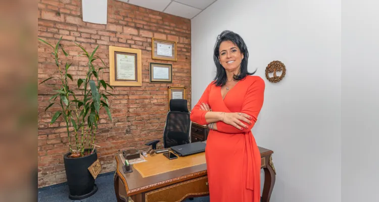 Leontina é empresária do ramo imobiliário, proprietária da Adquira imóveis