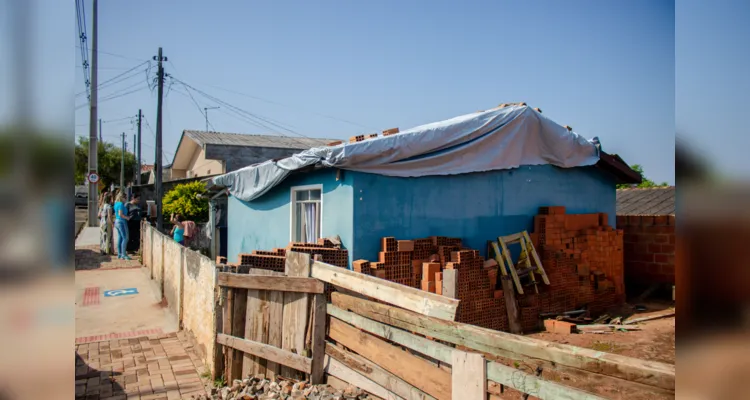 A situação mais grave foi a queda de um grande pinheiro sob três casas