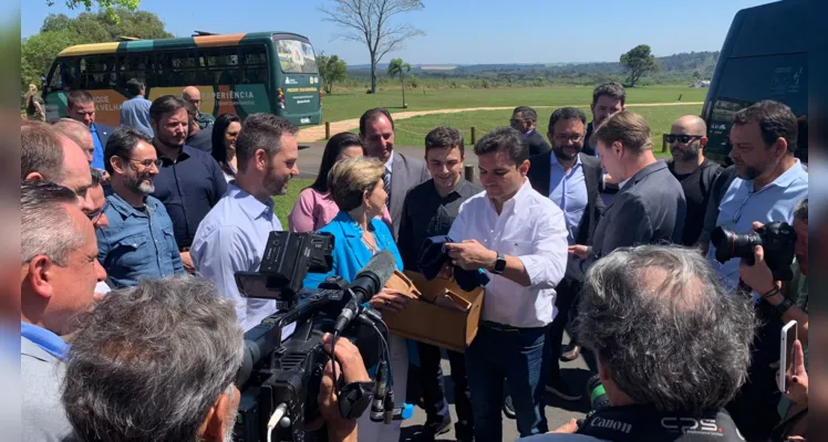 Celso Sabino e demais lideranças em visita ao Parque Estadual de Vila Velha.