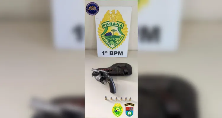 Armas foram apreendidas pelos policiais militares.