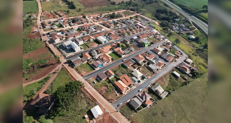 Bairro Três Santas, agora com 90% de suas ruas pavimentadas, se prepara para uma nova fase de desenvolvimento