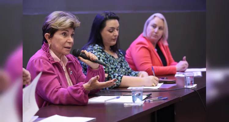 Prefeitas da região durante assembleia-geral do CimSamu.