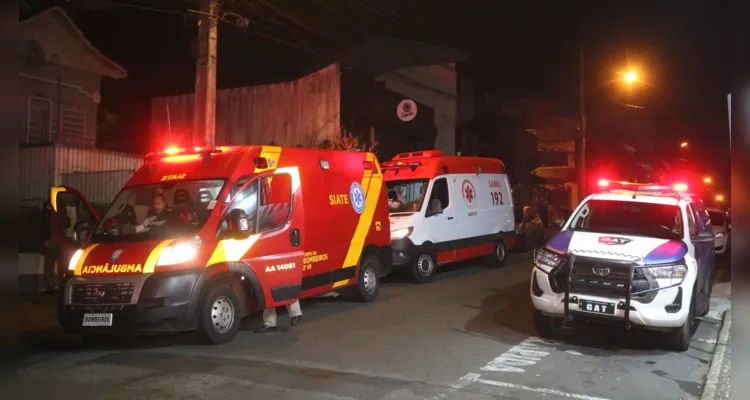 Populares acionaram as equipes da Polícia Militar e do Corpo de Bombeiros (Siate)