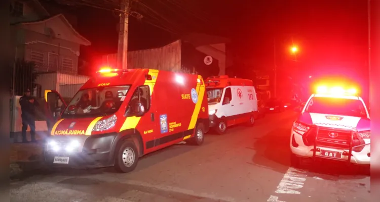 Populares acionaram as equipes da Polícia Militar e do Corpo de Bombeiros (Siate)