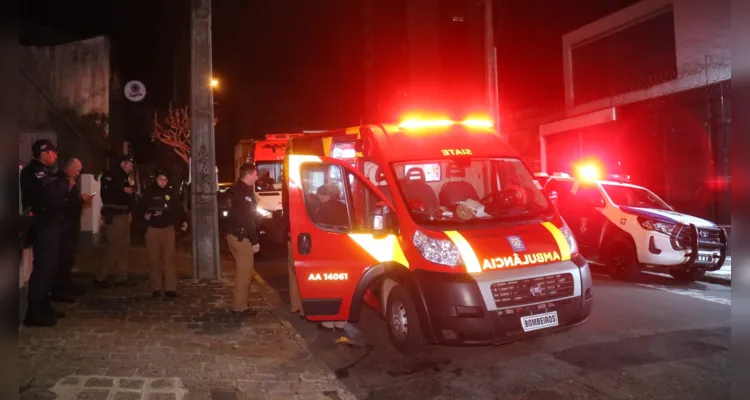 Populares acionaram as equipes da Polícia Militar e do Corpo de Bombeiros (Siate)