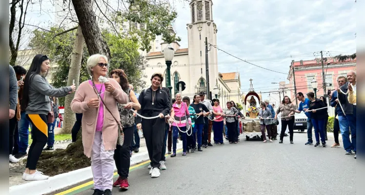 Procissão aconteceu na manhã desta quarta-feira pelas ruas de Ponta Grossa 