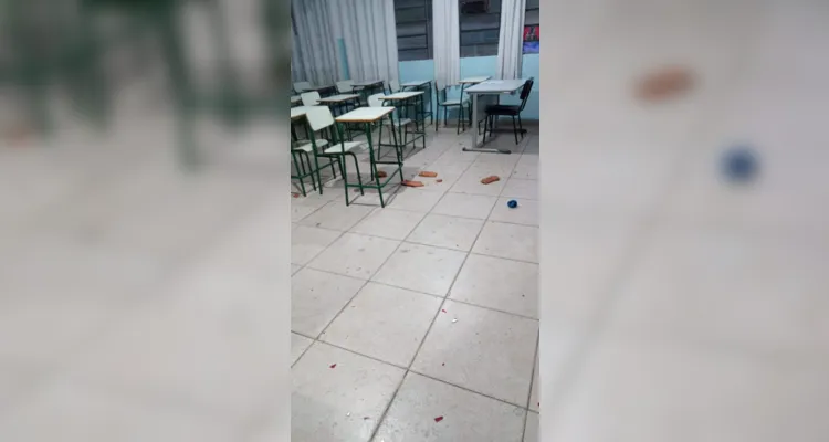 Estragos foram causados na madrugada desta terça