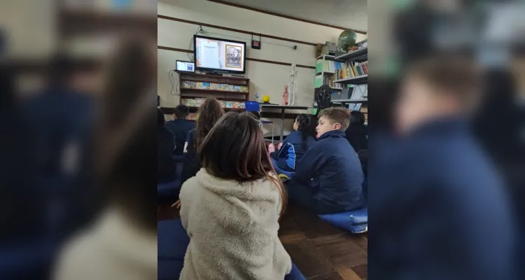 Através das videoaulas, os alunos conseguiram se aprofundar na temática desenvolvida em sala e realizaram sugestões de atividades presentes no conteúdo do projeto Vamos Ler