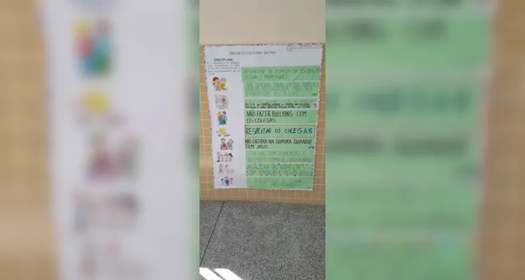 A iniciativa dos alunos foi a de criar um mural com regras para os ambientes e relacionamentos na escola