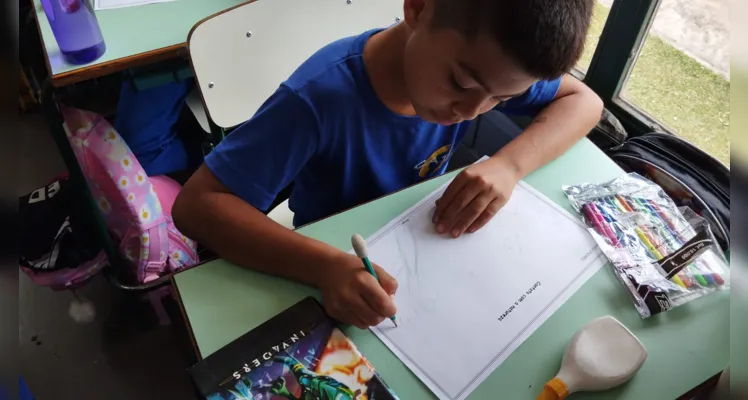 Os alunos foram estimulados a separar um tempo durante o período de suas férias para passar em contato com a natureza e no retorno a sala de aula representaram estes momentos por meio de ilustrações