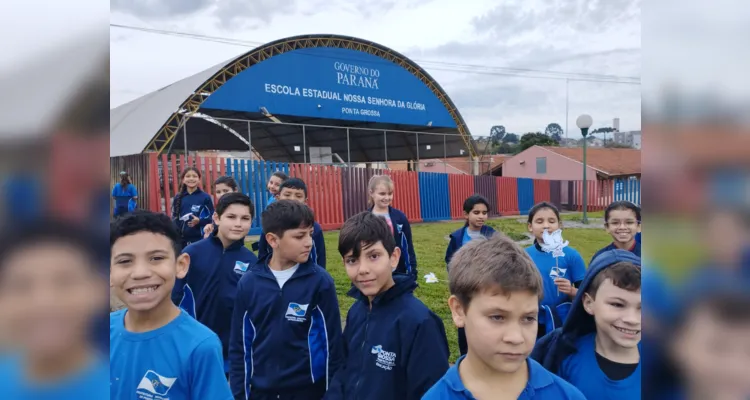 A turma realizou atividades práticas e teóricas, como um passeio pela área da escola, a produção de textos, exposição de desenhos e a confecção de representações de momentos históricos da cidade