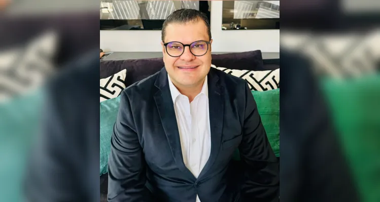 Formado em administração de empresas pela FEI/SP e MBA em Empreendedorismo pela FGV/SP